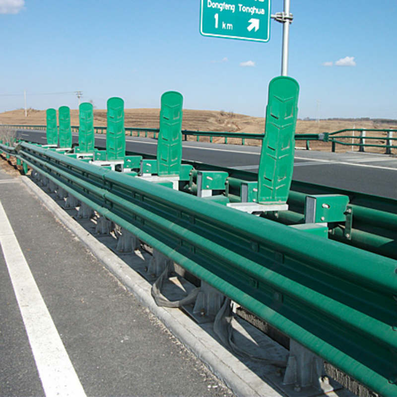 成自泸高速公路波形护栏供应项目 - 四川互悦交通设施